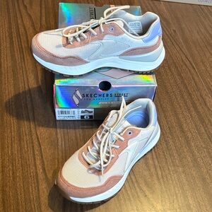 NEW Skechers Street Woman's Athletic Shoes w/ Memory Foam Size 6 W/ Box
